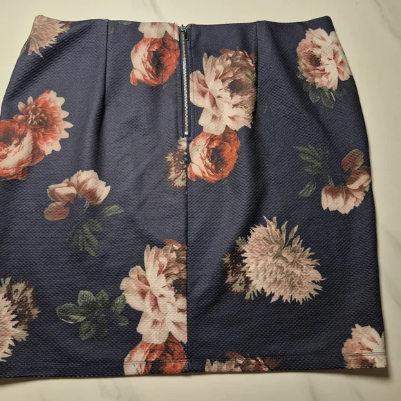 Dex Navy Pencil Skirt with Pink and Red Floral Print - Picture 2 of 3